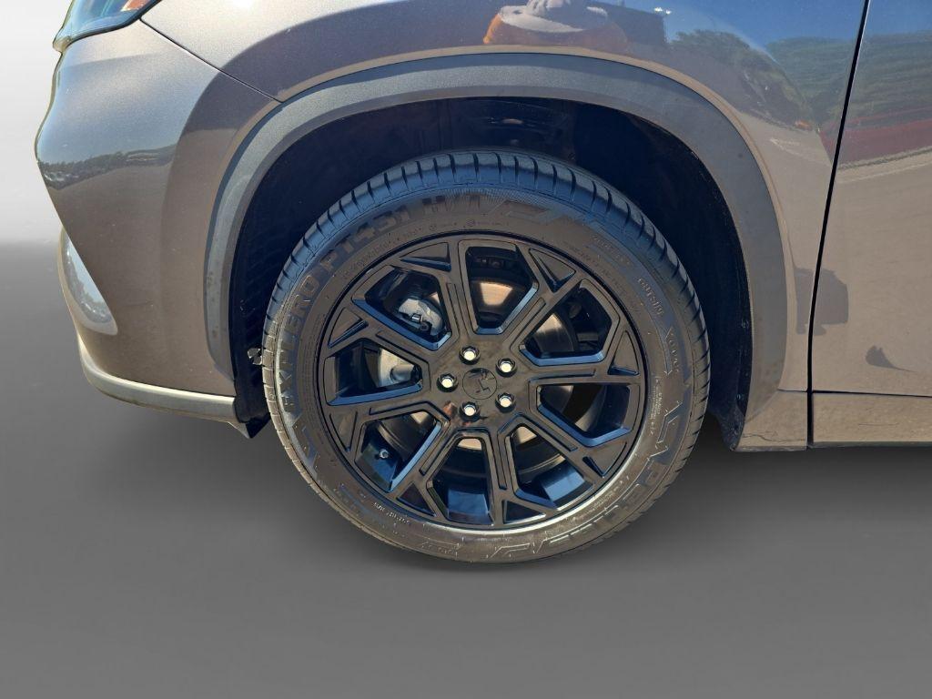 used 2023 Toyota Highlander car, priced at $29,772