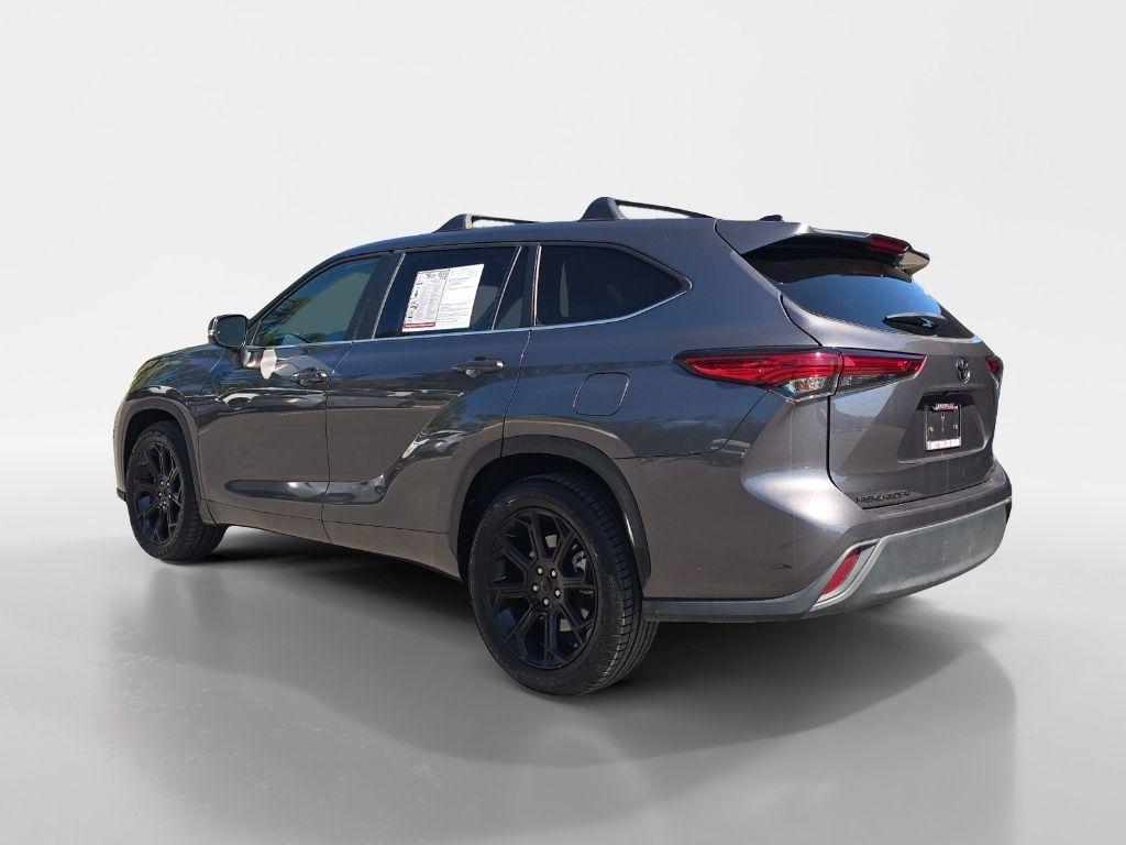 used 2023 Toyota Highlander car, priced at $29,772