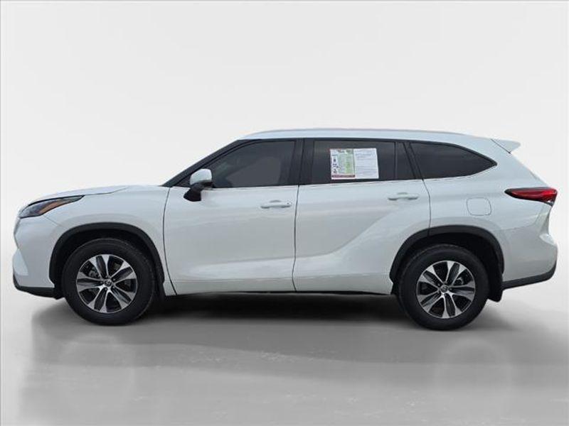 used 2022 Toyota Highlander car, priced at $37,992