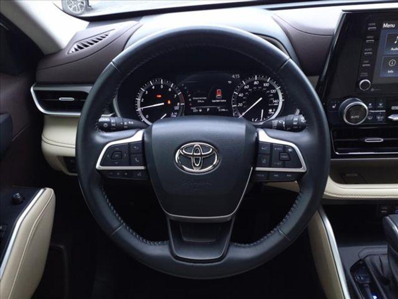 used 2022 Toyota Highlander car, priced at $37,992