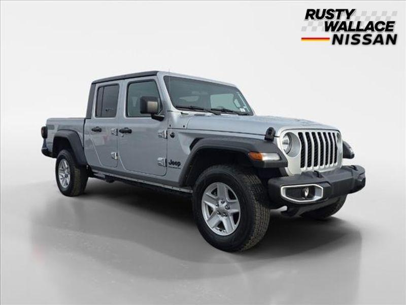 used 2023 Jeep Gladiator car, priced at $32,553