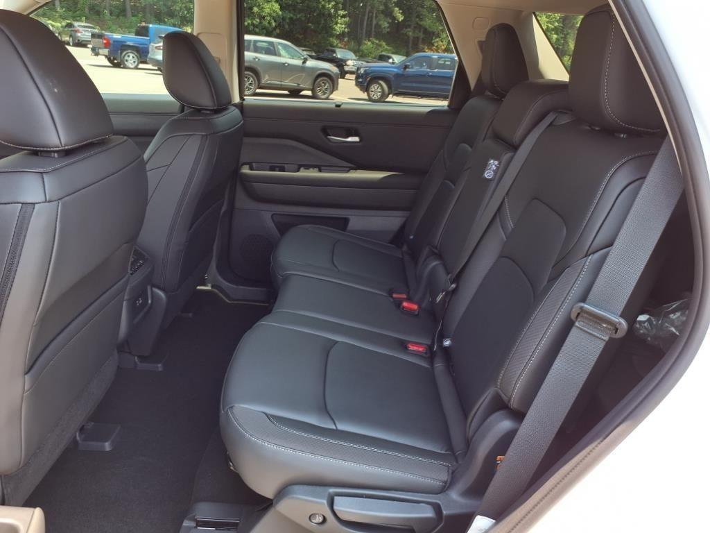 new 2025 Nissan Pathfinder car, priced at $43,286