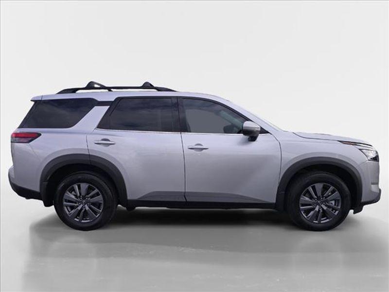 new 2024 Nissan Pathfinder car, priced at $40,925