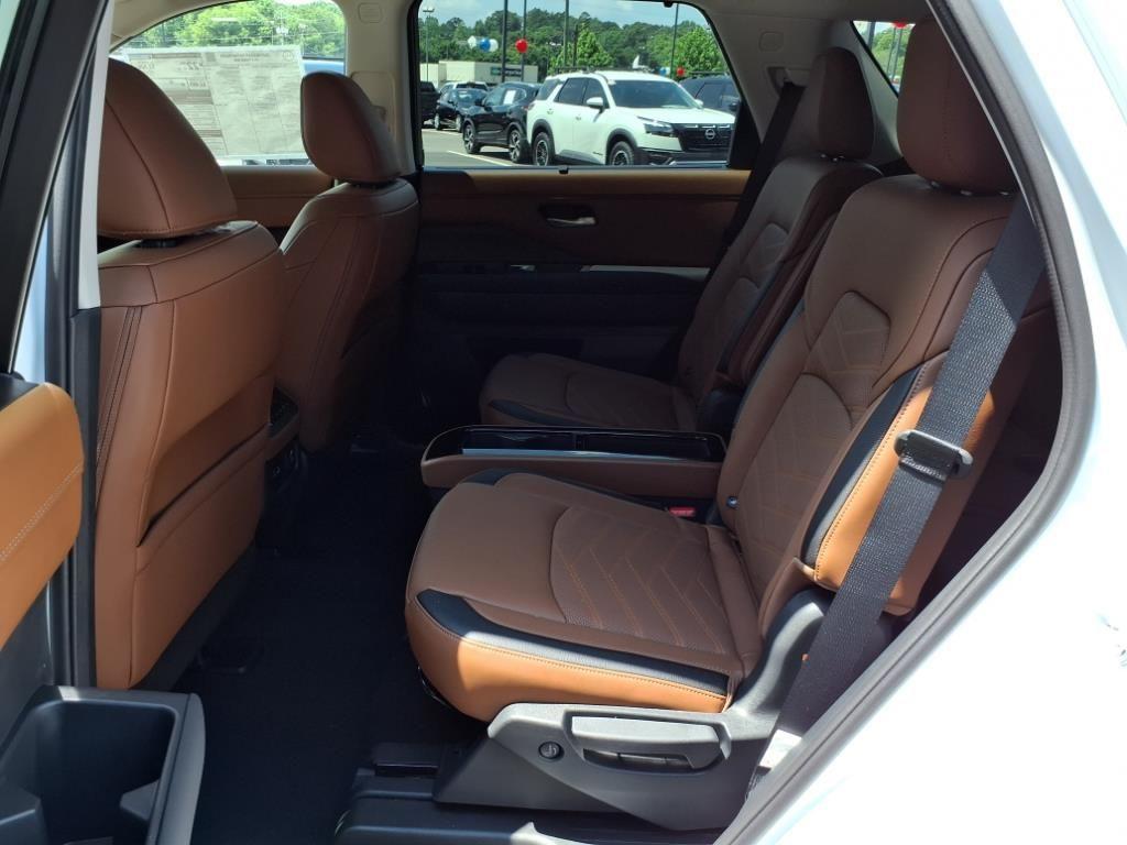 new 2025 Nissan Pathfinder car, priced at $50,492