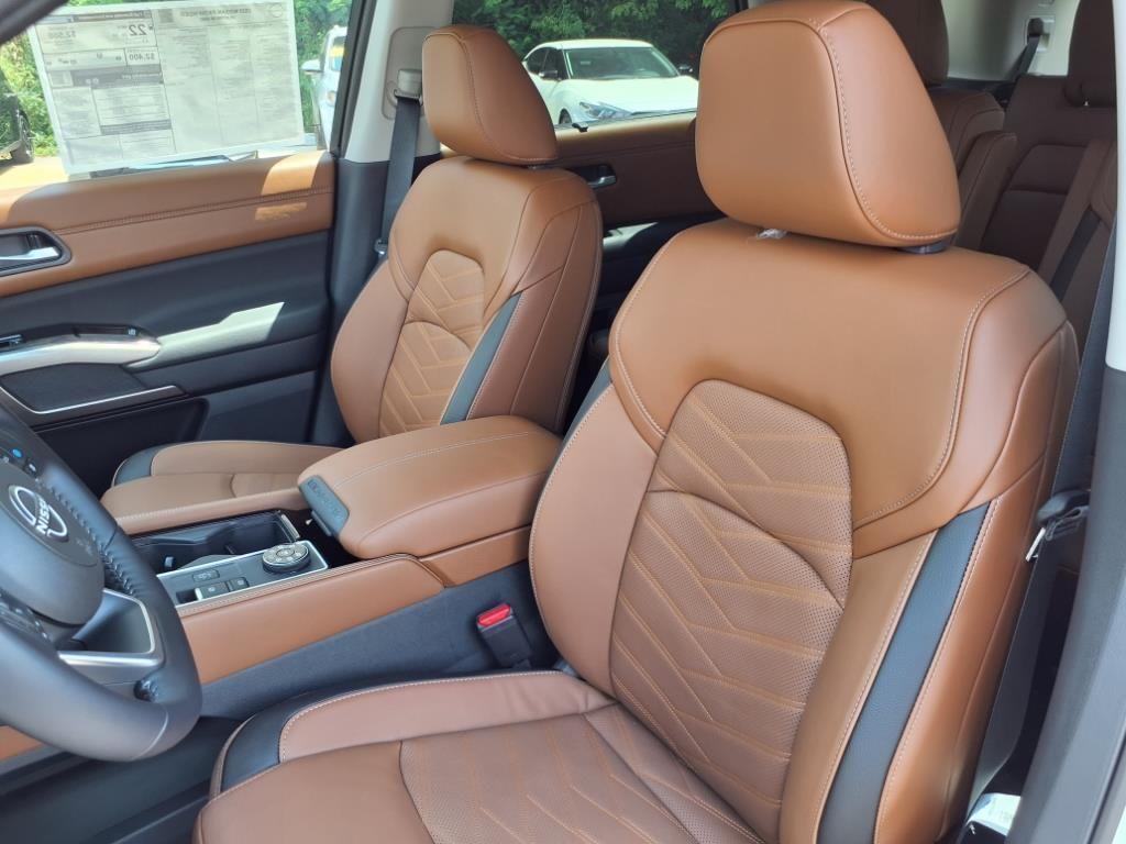 new 2025 Nissan Pathfinder car, priced at $50,492