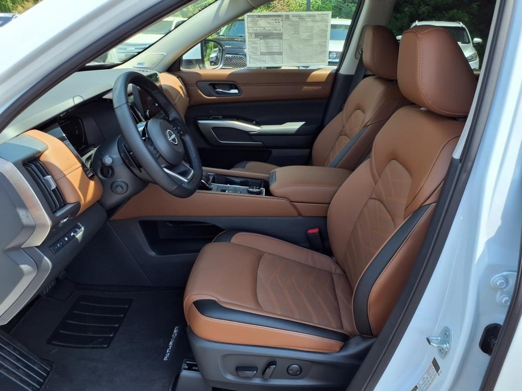 new 2025 Nissan Pathfinder car, priced at $50,492