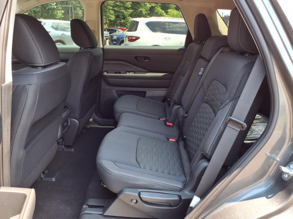 new 2025 Nissan Pathfinder car, priced at $40,278
