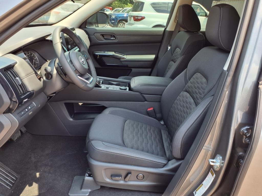 new 2025 Nissan Pathfinder car, priced at $40,278