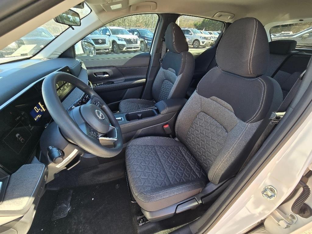 new 2025 Nissan Kicks car, priced at $26,401