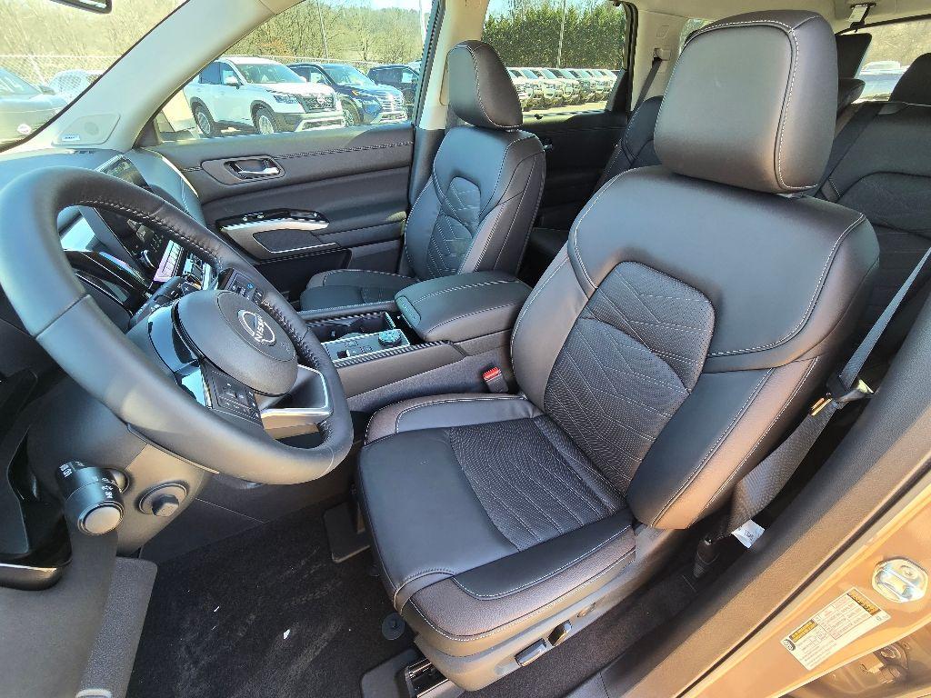 new 2025 Nissan Pathfinder car, priced at $49,498
