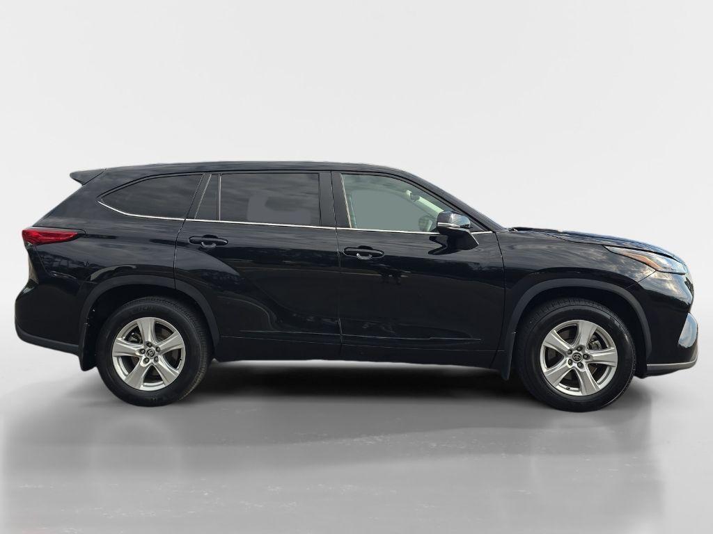used 2023 Toyota Highlander car, priced at $30,887