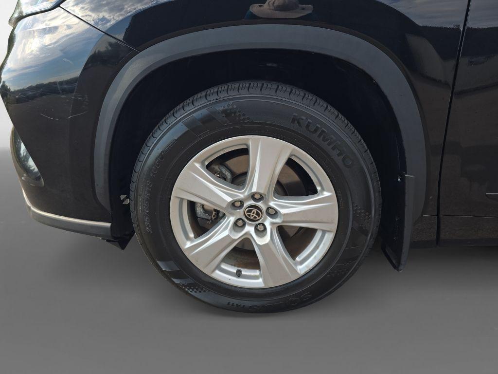 used 2023 Toyota Highlander car, priced at $30,887