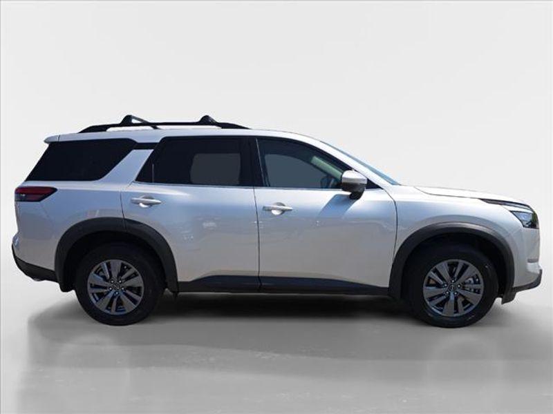 new 2024 Nissan Pathfinder car, priced at $36,175