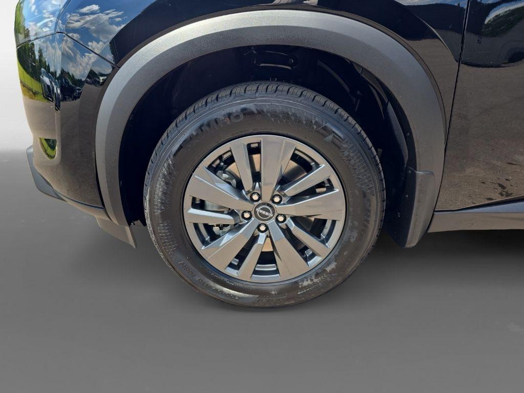 new 2025 Nissan Pathfinder car, priced at $40,684