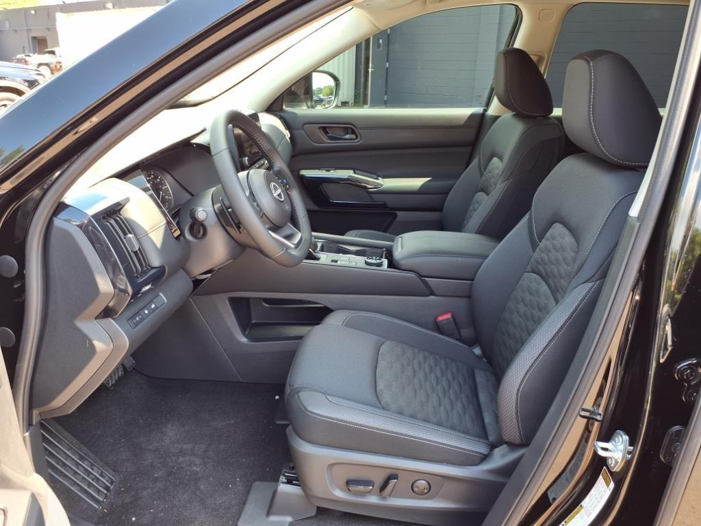 new 2025 Nissan Pathfinder car, priced at $40,684