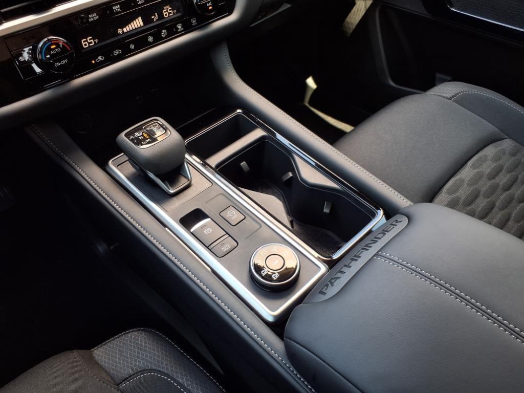 new 2025 Nissan Pathfinder car, priced at $40,684