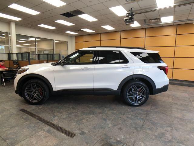 new 2025 Ford Explorer car, priced at $50,678