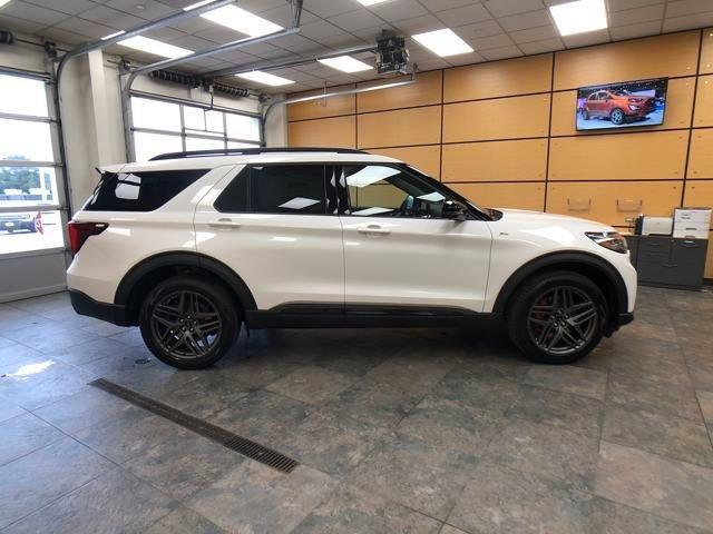 new 2025 Ford Explorer car, priced at $50,678