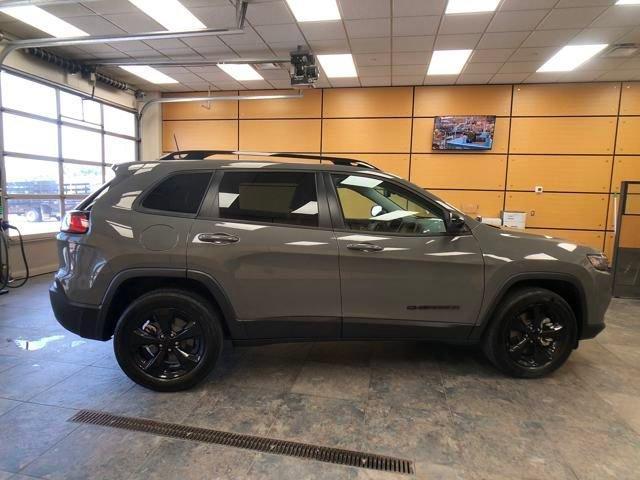used 2023 Jeep Cherokee car, priced at $25,462