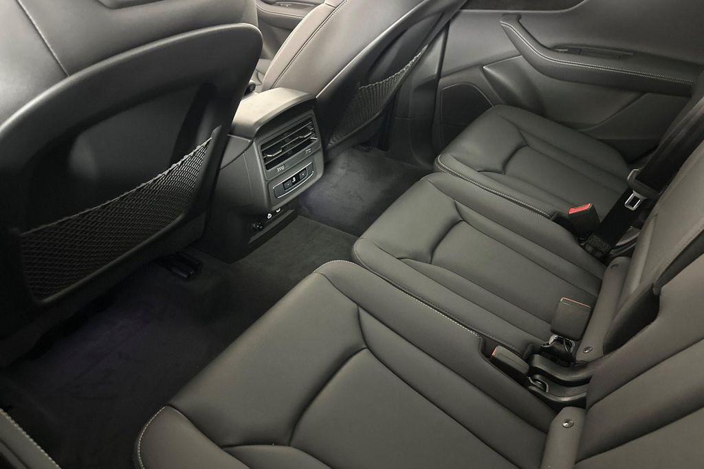 new 2025 Audi Q7 car, priced at $68,310