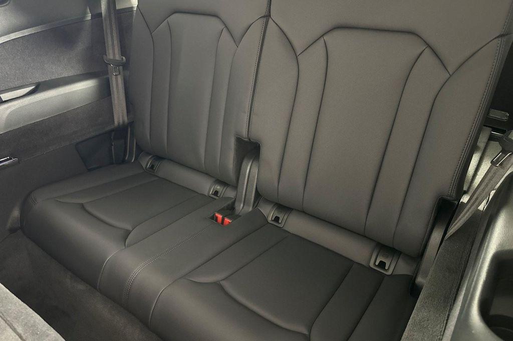 new 2025 Audi Q7 car, priced at $69,570