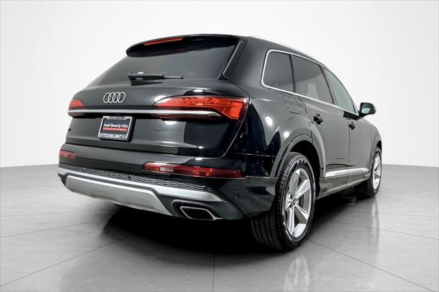 new 2025 Audi Q7 car, priced at $69,670