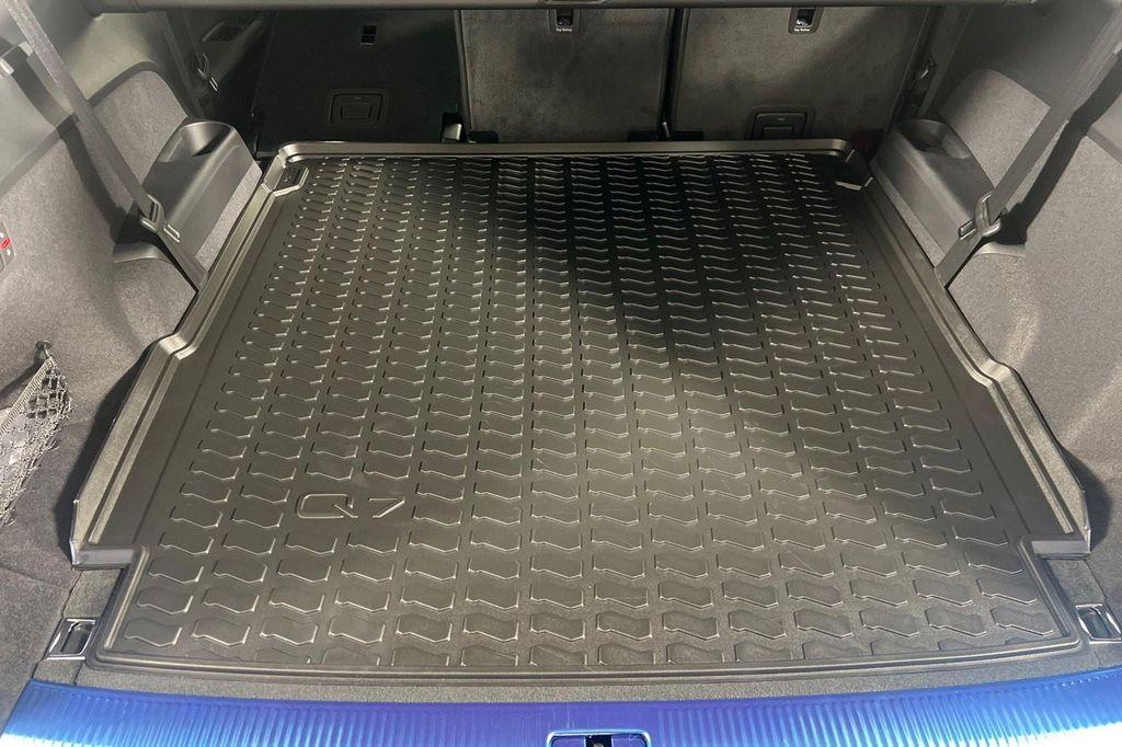 new 2026 Audi SQ7 car, priced at $102,600