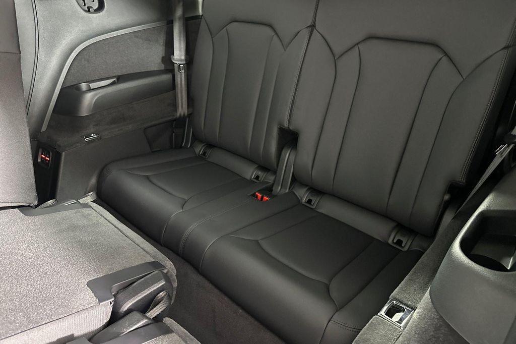 new 2026 Audi Q7 car, priced at $70,470