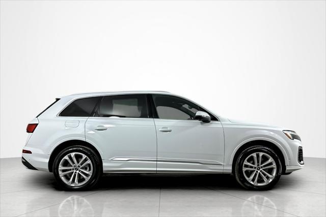 new 2025 Audi Q7 car, priced at $72,970