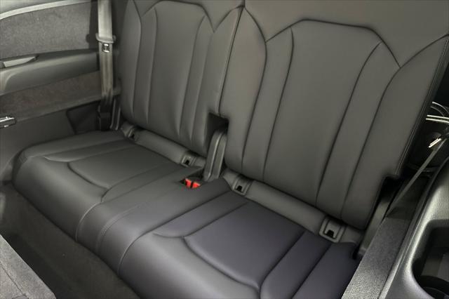 new 2025 Audi Q7 car, priced at $72,970