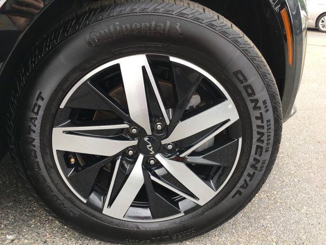used 2023 Kia Sorento car, priced at $30,688