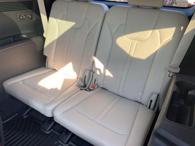 used 2023 Kia Sorento car, priced at $32,684