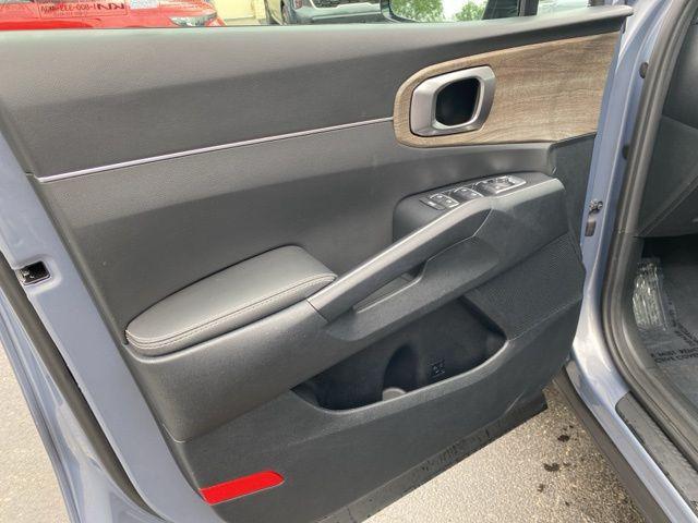 used 2023 Kia Sorento car, priced at $34,076