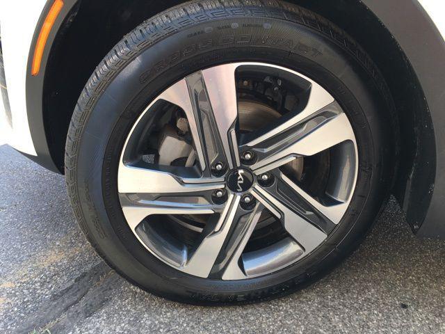 used 2023 Kia Sorento Hybrid car, priced at $33,912