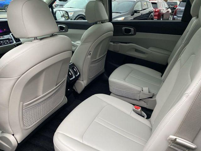 used 2023 Kia Sorento car, priced at $31,207