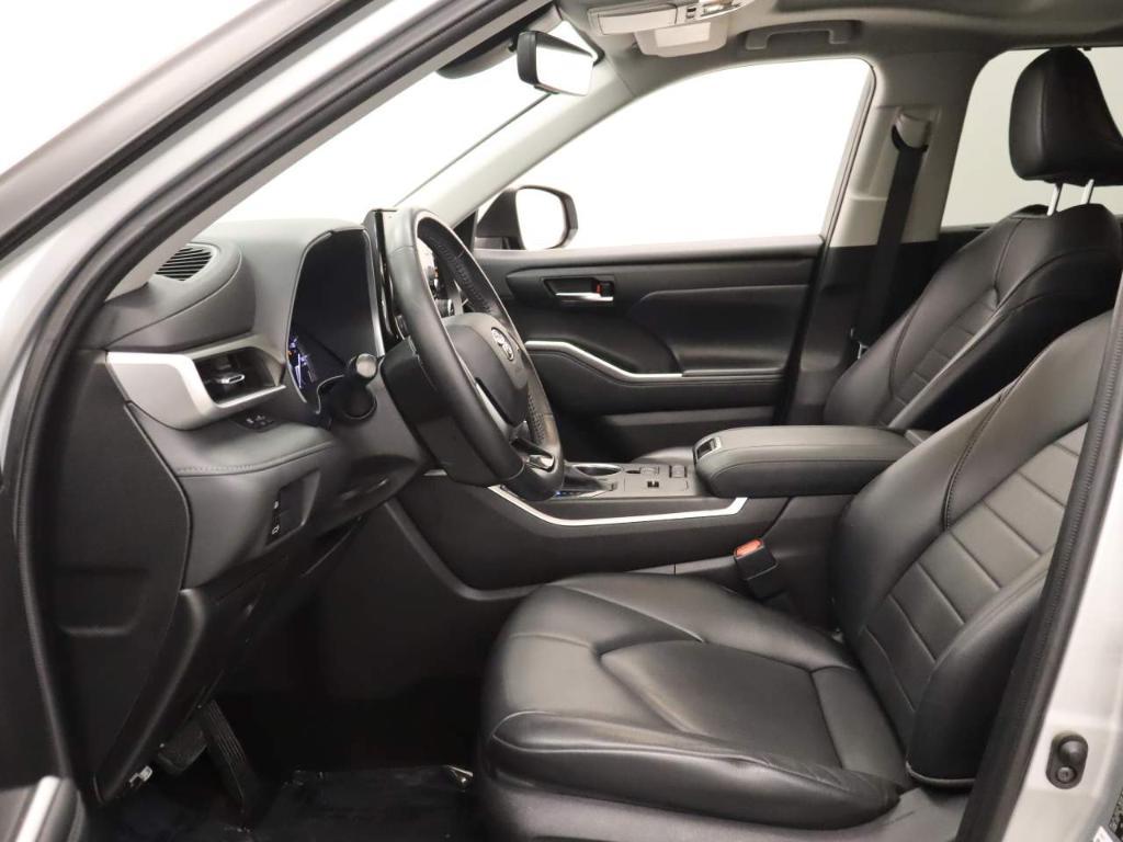 used 2021 Toyota Highlander car, priced at $31,995