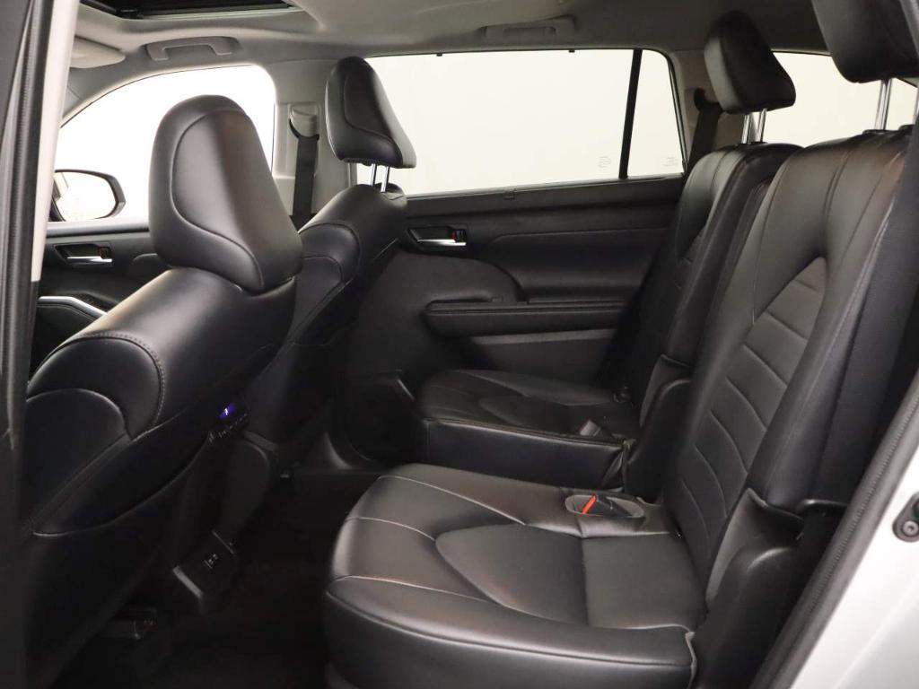 used 2021 Toyota Highlander car, priced at $31,995