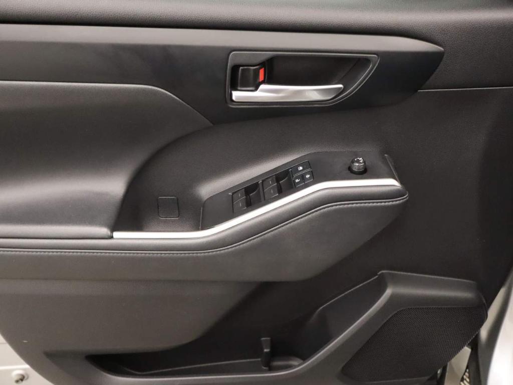 used 2021 Toyota Highlander car, priced at $31,995