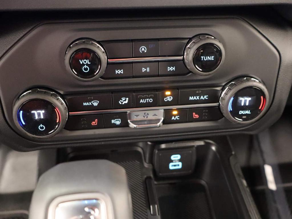 new 2025 Ford Bronco car, priced at $43,439