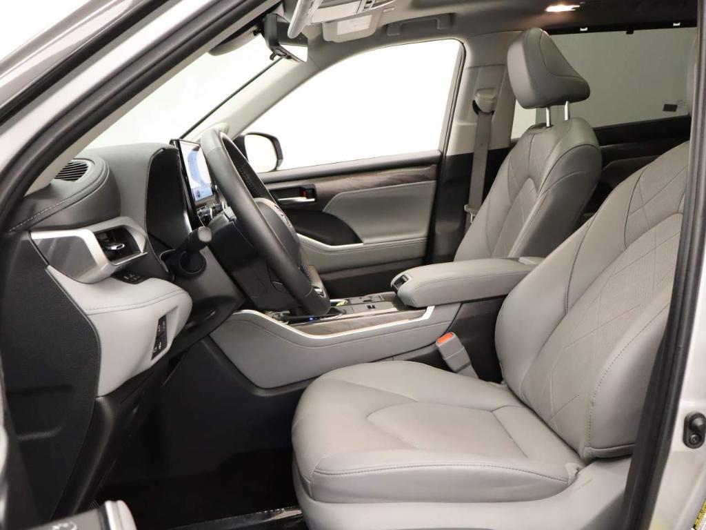 used 2024 Toyota Highlander car, priced at $48,139