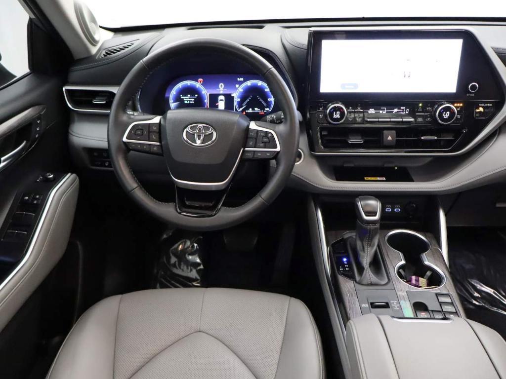 used 2024 Toyota Highlander car, priced at $48,139