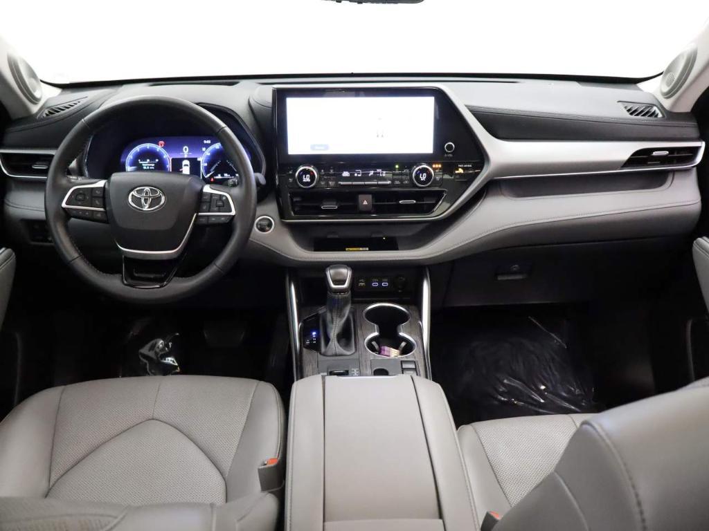 used 2024 Toyota Highlander car, priced at $48,139