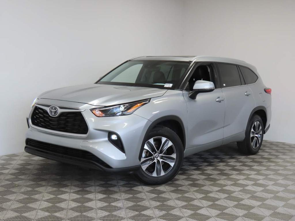 used 2022 Toyota Highlander car, priced at $30,541