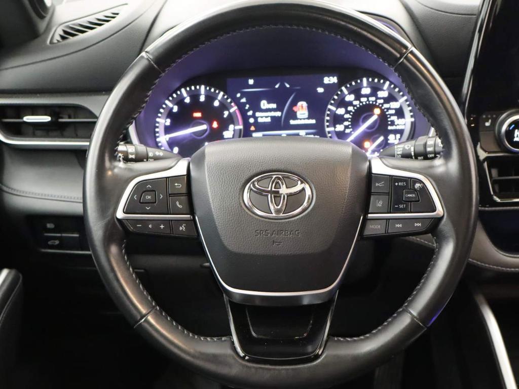 used 2021 Toyota Highlander car, priced at $34,333