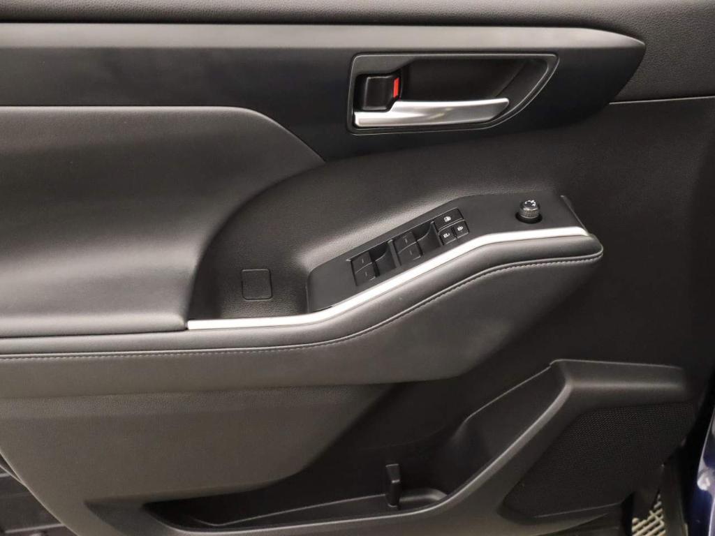 used 2022 Toyota Highlander car, priced at $35,435