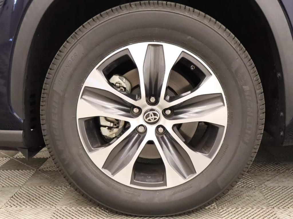 used 2022 Toyota Highlander car, priced at $35,435