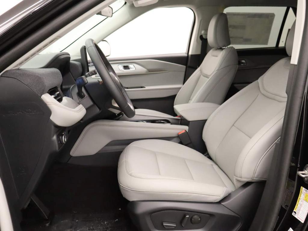 new 2025 Ford Explorer car, priced at $43,280