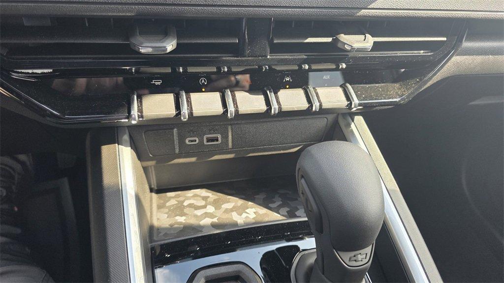 new 2025 Chevrolet Colorado car, priced at $33,610