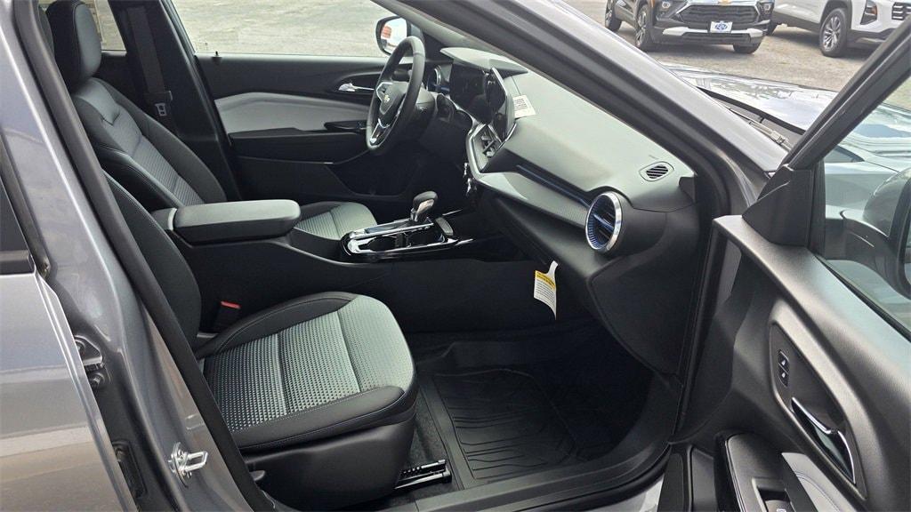 new 2025 Chevrolet Trax car, priced at $23,035