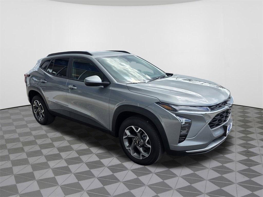 new 2025 Chevrolet Trax car, priced at $23,035